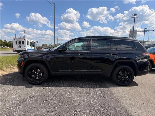 Diamond Black Crystal P/C 2026 Jeep Grand Cherokee L Limited