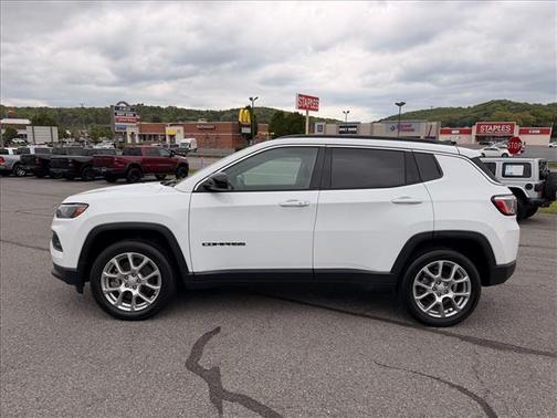 White 2024 Jeep Compass Latitude Lux
