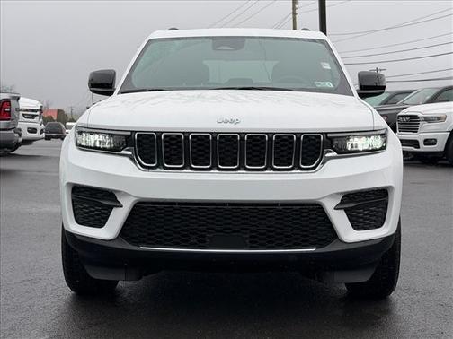 Bright White Clear Coat Pw7 2026 Jeep Grand Cherokee Laredo