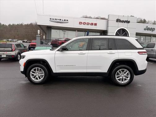 Bright White Clear Coat Pw7 2026 Jeep Grand Cherokee Laredo