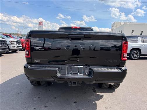 Diamond Black Crystal P/C 2026 RAM 3500 BIG HORN 4X4 CREW CAB 8