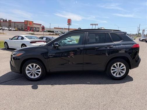 2024 Toyota Corolla Cross LE