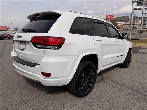 2022 Jeep Grand Cherokee Laredo