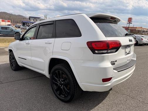 2022 Jeep Grand Cherokee Laredo
