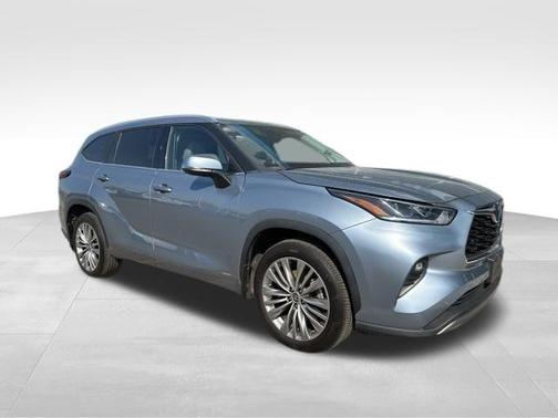 2022 Toyota Highlander Hybrid Platinum