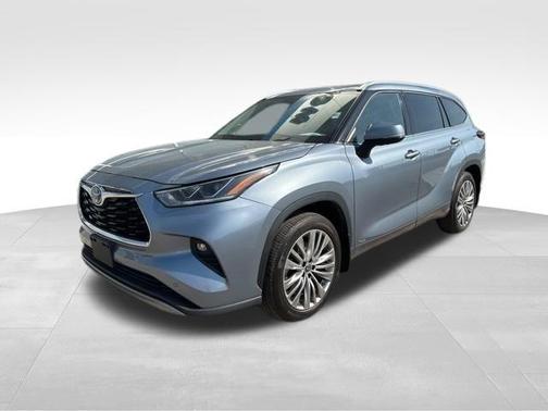 2022 Toyota Highlander Hybrid Platinum