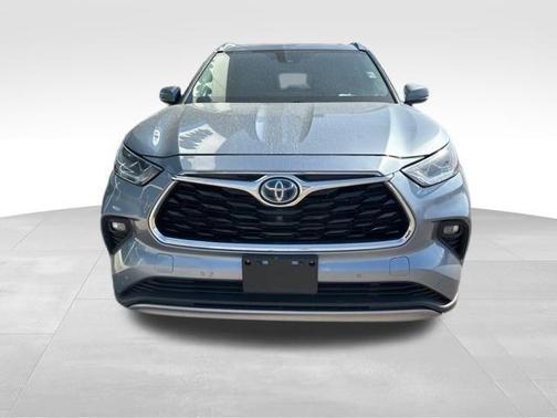 2022 Toyota Highlander Hybrid Platinum