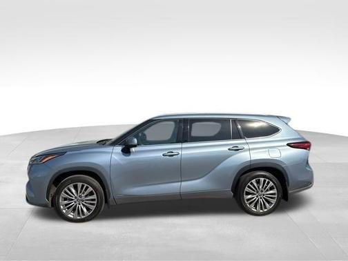 2022 Toyota Highlander Hybrid Platinum