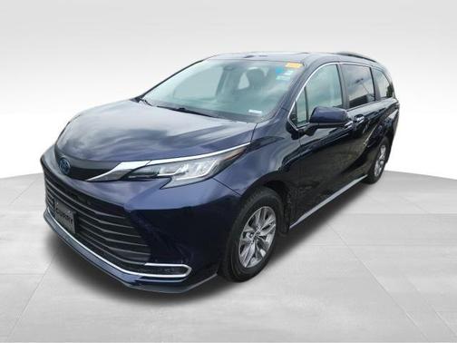 2022 Toyota Sienna XLE