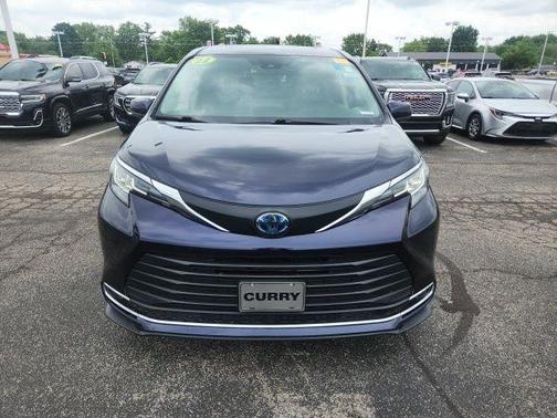 2022 Toyota Sienna LE