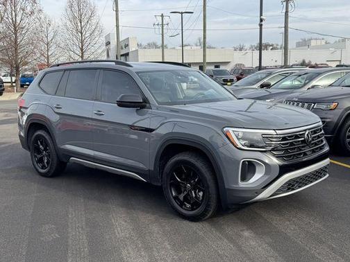 2025 Volkswagen Atlas 2.0T Peak Edition