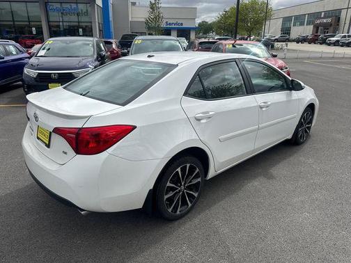 Super White 2017 Toyota Corolla SE