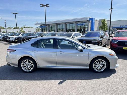 Celestial Silver Metallic 2018 Toyota Camry XLE