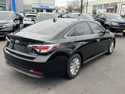 2017 Hyundai SONATA Hybrid SE