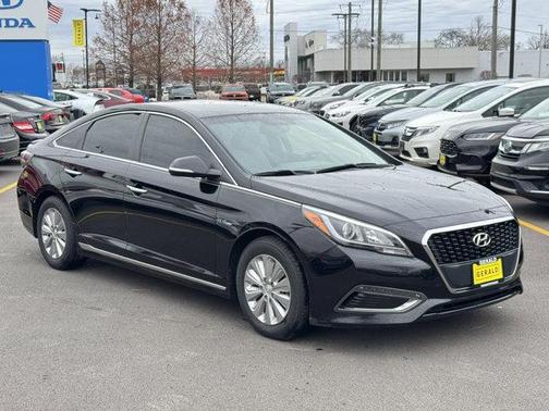 2017 Hyundai SONATA Hybrid SE
