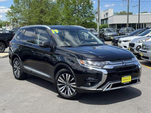 Labrador Black Metallic 2019 Mitsubishi Outlander SEL