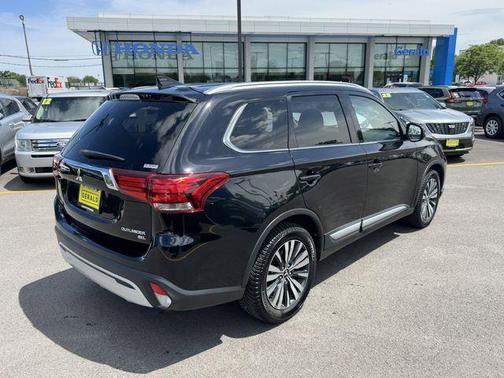 Labrador Black Metallic 2019 Mitsubishi Outlander SEL