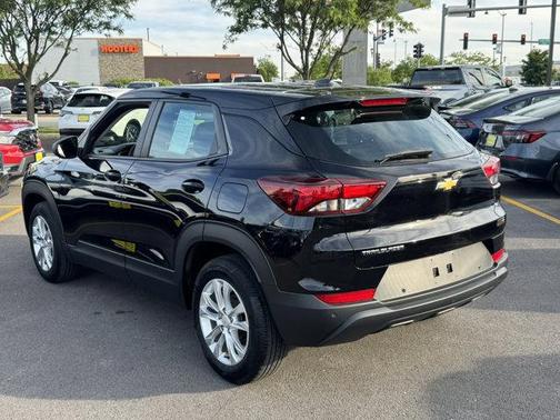 Mosaic Black Metallic 2022 Chevrolet Trailblazer LS