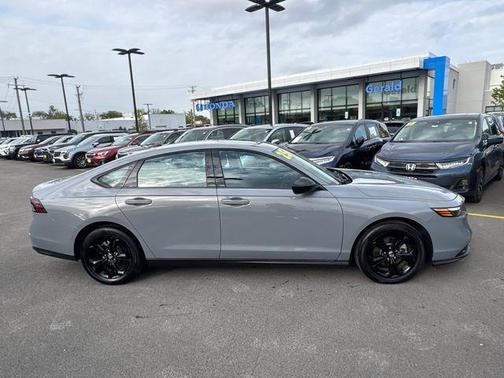 Urban Gray Pearl 2025 Honda Accord SE