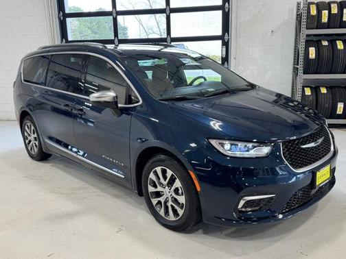 2025 Chrysler Pacifica Hybrid Pinnacle