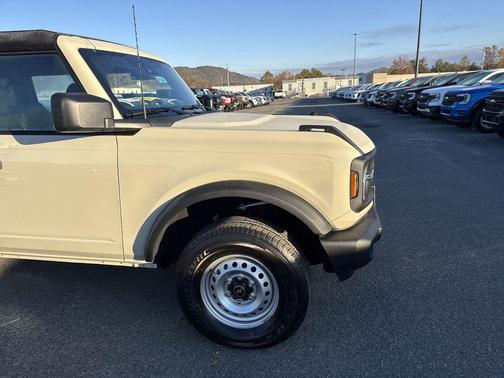 Desert Sand 2025 Ford Bronco Base