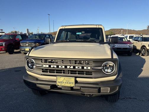 Desert Sand 2025 Ford Bronco Base