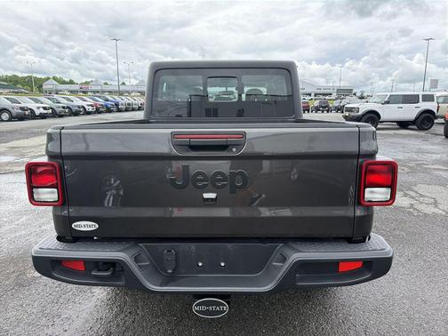 Granite Crystal Metallic Clearcoat 2024 Jeep Gladiator Sport