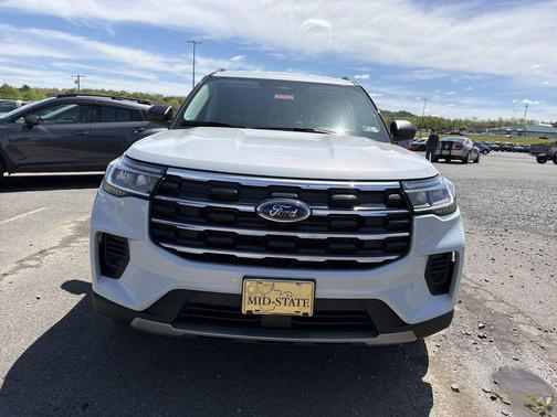 Space White Metallic 2025 Ford Explorer Active