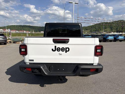Bright White Clearcoat 2024 Jeep Gladiator Sport S