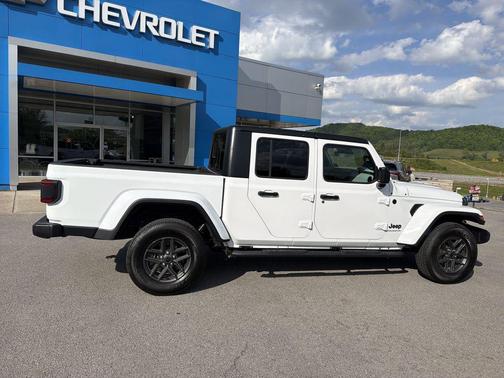 Bright White Clearcoat 2024 Jeep Gladiator Sport S