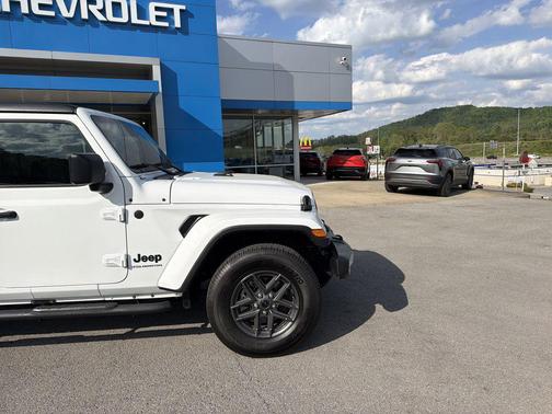 Bright White Clearcoat 2024 Jeep Gladiator Sport S