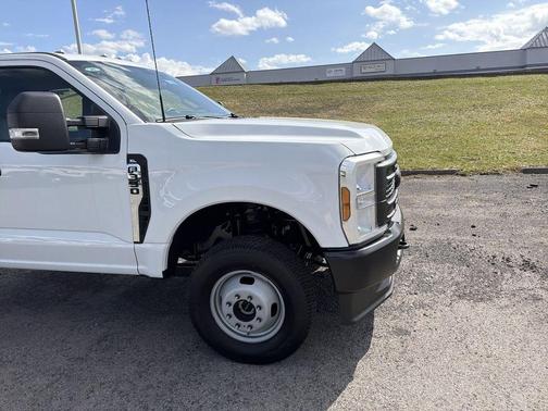 Oxford White 2026 Ford F-350 XL
