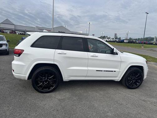 2022 Jeep Grand Cherokee Laredo
