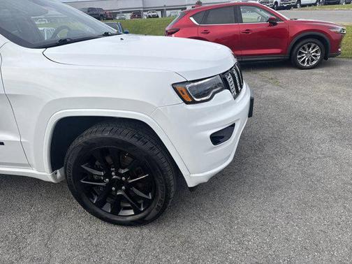 2022 Jeep Grand Cherokee Laredo