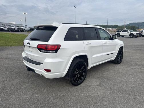 2022 Jeep Grand Cherokee Laredo