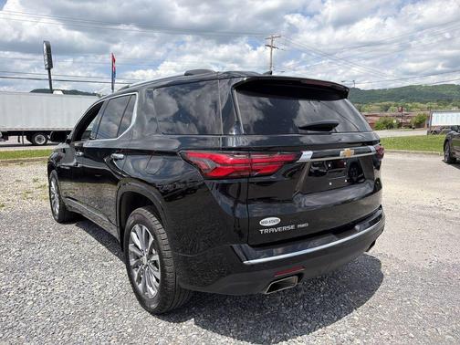 Mosaic Black Metallic 2023 Chevrolet Traverse Premier