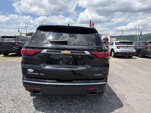 Mosaic Black Metallic 2023 Chevrolet Traverse Premier