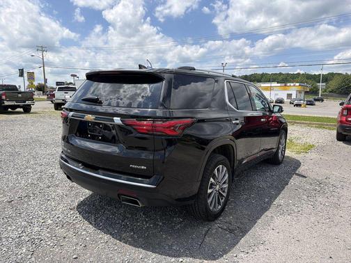 Mosaic Black Metallic 2023 Chevrolet Traverse Premier