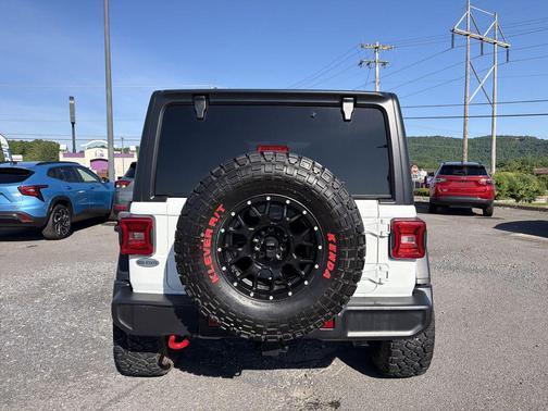 Bright White Clearcoat 2024 Jeep Wrangler Rubicon