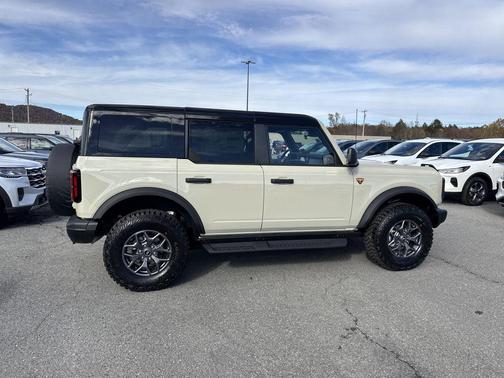 Desert Sand 2025 Ford Bronco Badlands