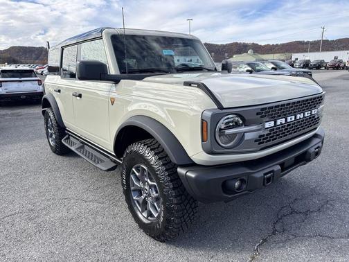 Desert Sand 2025 Ford Bronco Badlands