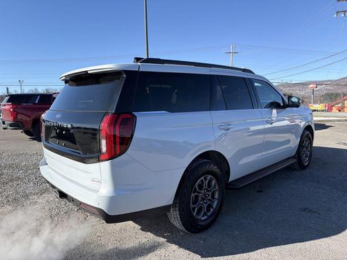 Silver Metallic 2025 Ford Expedition Active