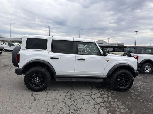 Oxford White 2026 Ford Bronco Badlands