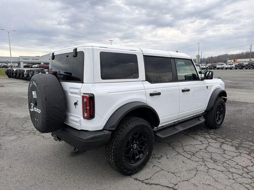 Oxford White 2026 Ford Bronco Badlands