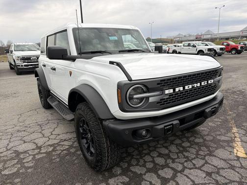 Oxford White 2026 Ford Bronco Badlands