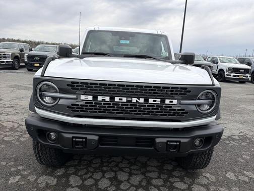 Oxford White 2026 Ford Bronco Badlands