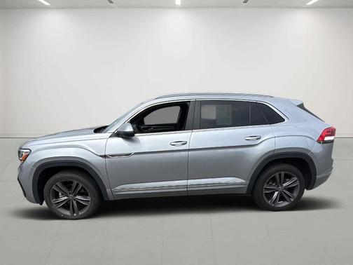Pyrite Silver Metallic 2022 Volkswagen Atlas Cross Sport 3.6L V6 SEL R-Line