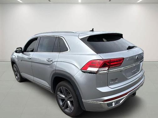 Pyrite Silver Metallic 2022 Volkswagen Atlas Cross Sport 3.6L V6 SEL R-Line