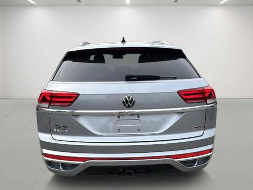 Pyrite Silver Metallic 2022 Volkswagen Atlas Cross Sport 3.6L V6 SEL R-Line