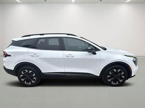 Glacial White Pearl 2023 Kia Sportage X-Line